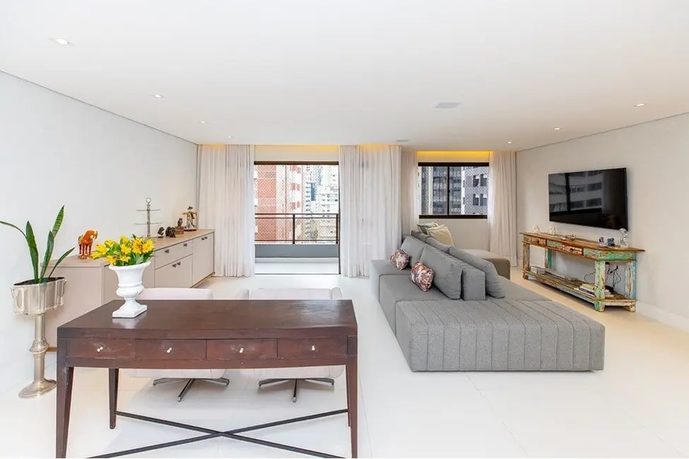 Foto 3 de Apartamento com 4 quartos à venda, 197m2 em Itaim Bibi, São Paulo - SP