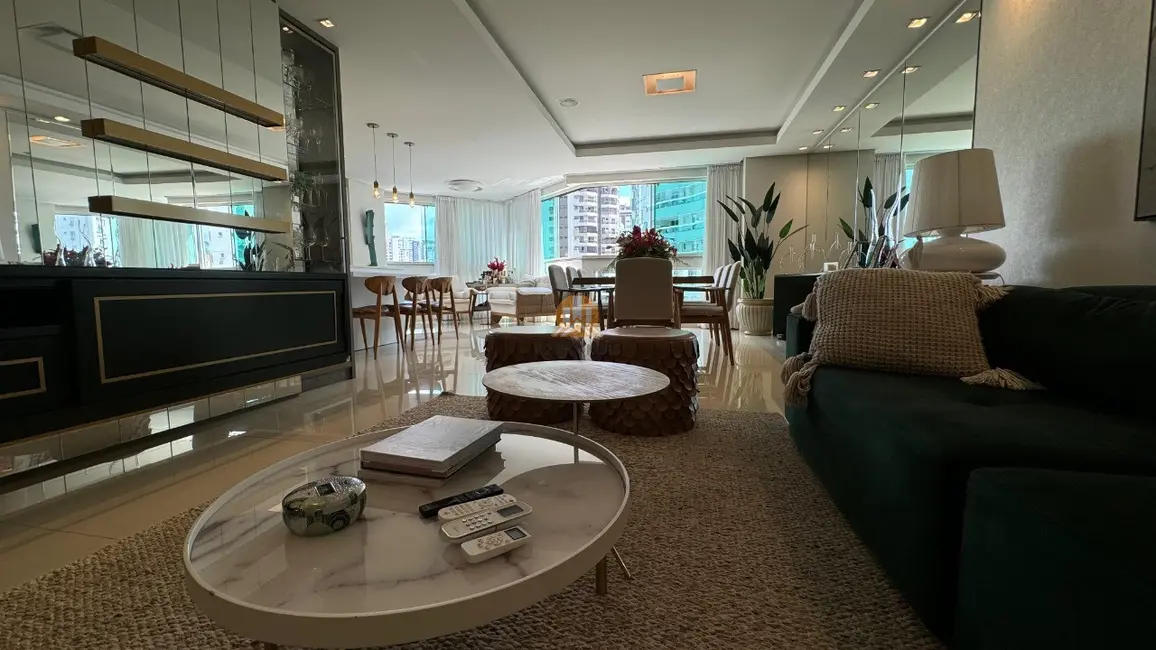 Apartamento com 3 quartos à venda, 146m2 em Centro, Balneario Camboriu - SC - imagem 3 Foto 3 de Apartamento com 3 quartos à venda, 146m2 em Centro, Balneario Camboriu - SC