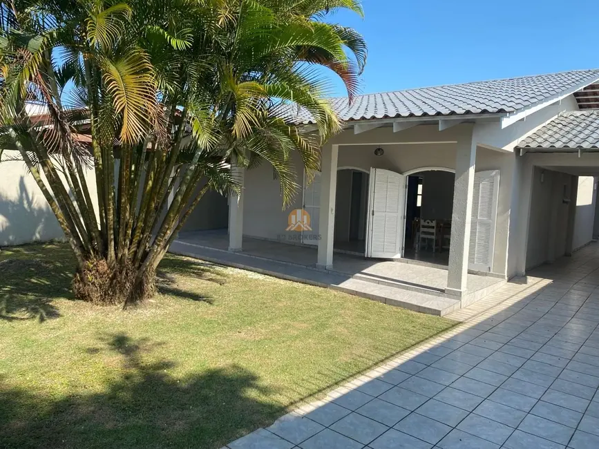Foto 1 de Casa com 3 quartos à venda, 150m2 em Guaratuba - PR