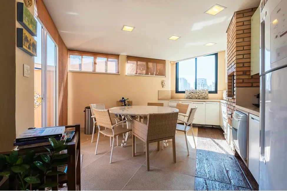 Apartamento com 3 quartos à venda, 187m2 em Indianópolis, São Paulo - SP - imagem 2 Foto 2 de Apartamento com 3 quartos à venda, 187m2 em Indianópolis, São Paulo - SP