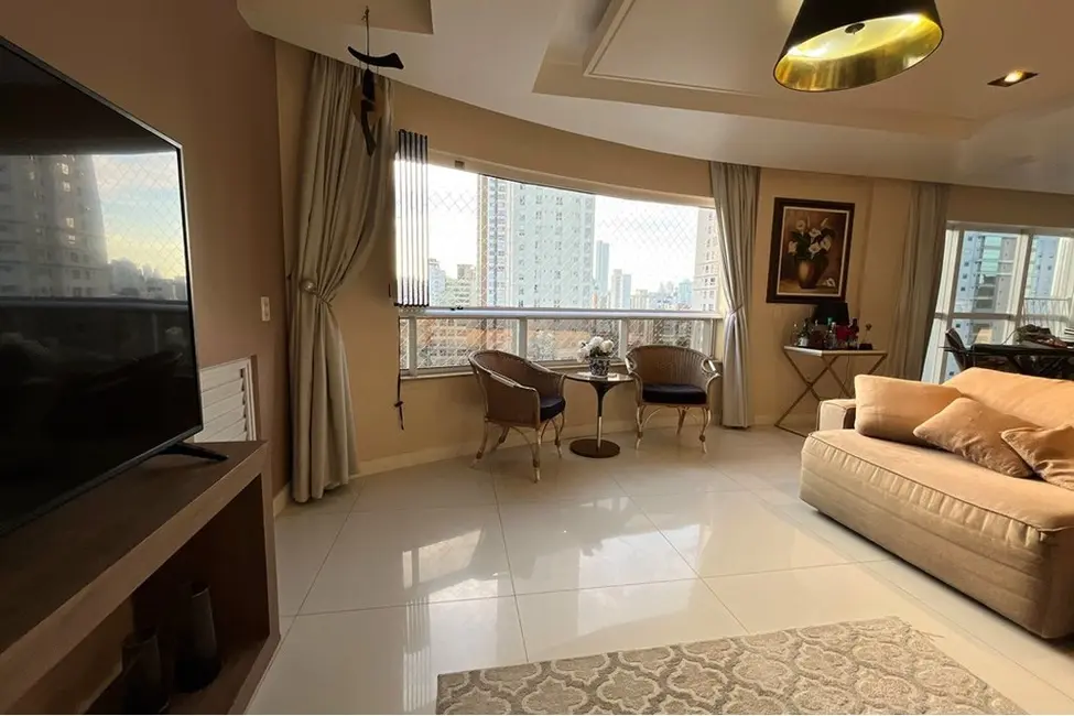 Apartamento com 4 quartos à venda, 175m2 em Centro, Balneario Camboriu - SC - imagem 2 Foto 2 de Apartamento com 4 quartos à venda, 175m2 em Centro, Balneario Camboriu - SC