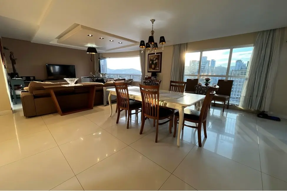 Apartamento com 4 quartos à venda, 175m2 em Centro, Balneario Camboriu - SC - imagem 8 Foto 8 de Apartamento com 4 quartos à venda, 175m2 em Centro, Balneario Camboriu - SC