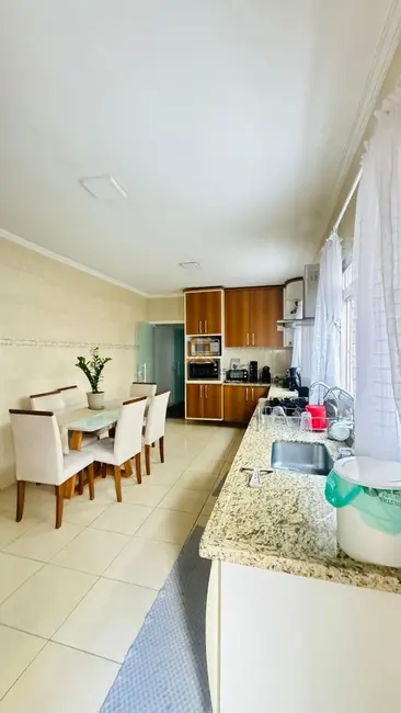 Foto 4 de Casa com 3 quartos à venda, 131m2 em Parque Maria Domitila, São Paulo - SP