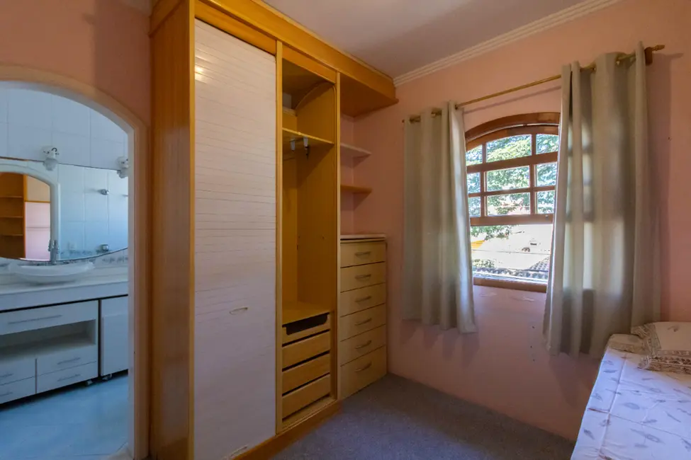 Casa com 3 quartos à venda, 331m2 em Vila Galvão, Guarulhos - SP - imagem 6 Foto 6 de Casa com 3 quartos à venda, 331m2 em Vila Galvão, Guarulhos - SP