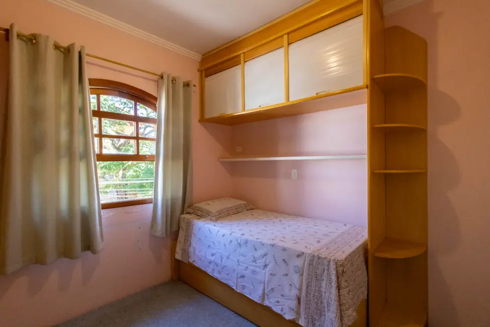 Casa com 3 quartos à venda, 331m2 em Vila Galvão, Guarulhos - SP - imagem 5 Foto 5 de Casa com 3 quartos à venda, 331m2 em Vila Galvão, Guarulhos - SP