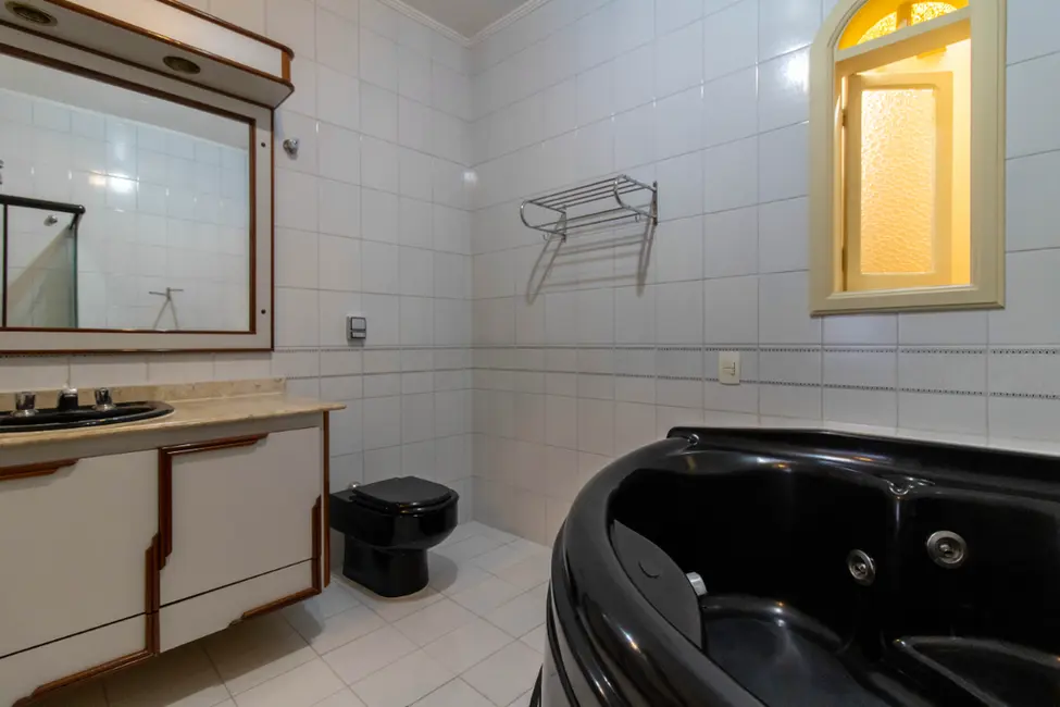 Casa com 3 quartos à venda, 331m2 em Vila Galvão, Guarulhos - SP - imagem 4 Foto 4 de Casa com 3 quartos à venda, 331m2 em Vila Galvão, Guarulhos - SP