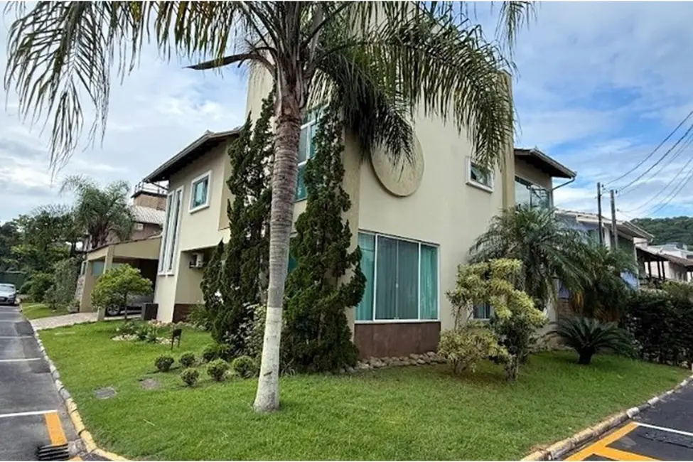 Casa de Condomínio com 3 quartos à venda, 280m2 em Ariribá, Balneario Camboriu - SC - imagem 3 Foto 3 de Casa de Condomínio com 3 quartos à venda, 280m2 em Ariribá, Balneario Camboriu - SC