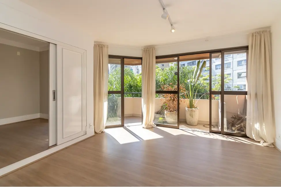 Apartamento com 2 quartos à venda, 127m2 em Moema, São Paulo - SP - imagem 3 Foto 3 de Apartamento com 2 quartos à venda, 127m2 em Moema, São Paulo - SP