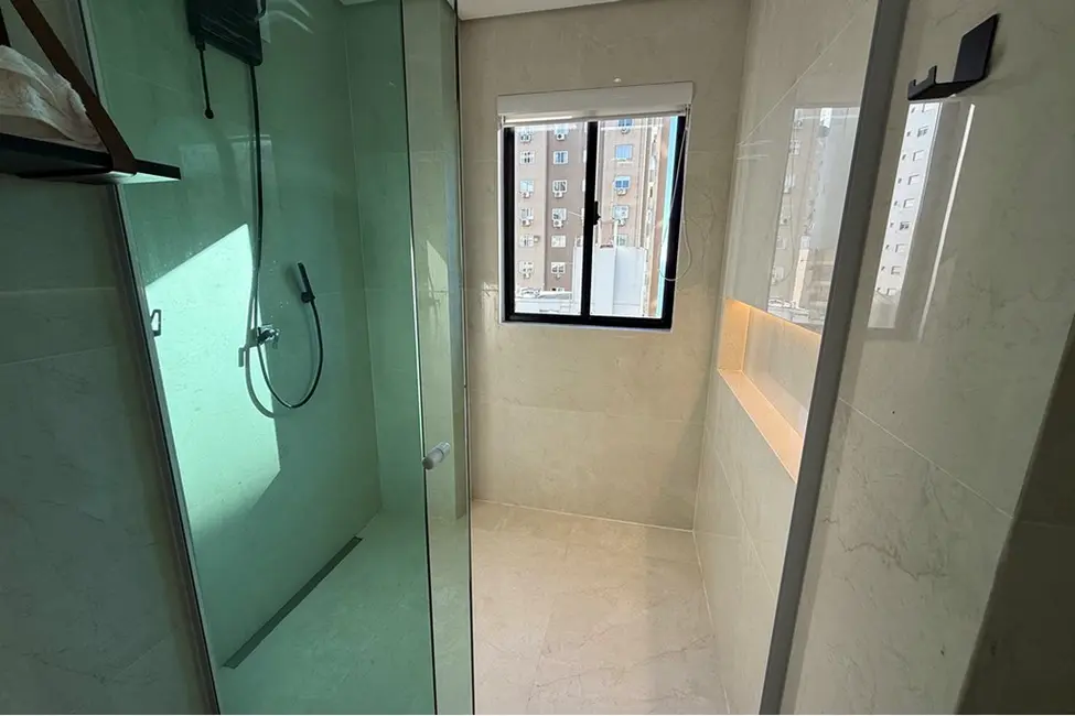 Apartamento com 3 quartos à venda, 157m2 em Centro, Balneario Camboriu - SC - imagem 4 Foto 4 de Apartamento com 3 quartos à venda, 157m2 em Centro, Balneario Camboriu - SC