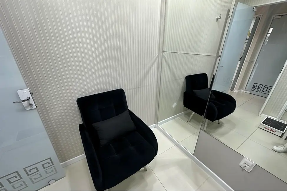 Loja à venda, 25m2 em Centro, Balneario Camboriu - SC - imagem 6 Foto 6 de Loja à venda, 25m2 em Centro, Balneario Camboriu - SC