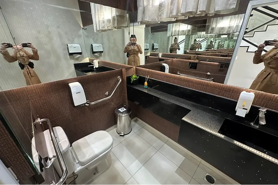 Loja à venda, 25m2 em Centro, Balneario Camboriu - SC - imagem 5 Foto 5 de Loja à venda, 25m2 em Centro, Balneario Camboriu - SC