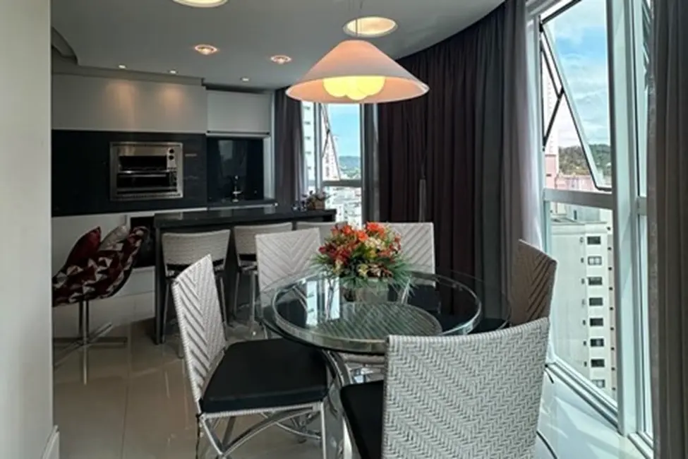 Apartamento com 3 quartos à venda, 136m2 em Centro, Balneario Camboriu - SC - imagem 3 Foto 3 de Apartamento com 3 quartos à venda, 136m2 em Centro, Balneario Camboriu - SC