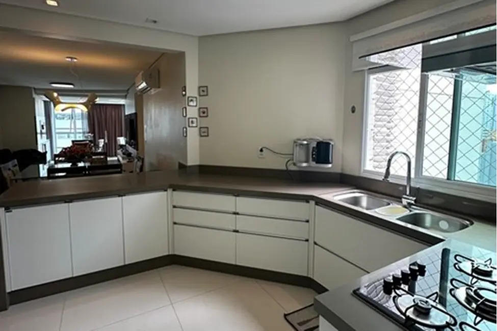 Apartamento com 3 quartos à venda, 136m2 em Centro, Balneario Camboriu - SC - imagem 7 Foto 7 de Apartamento com 3 quartos à venda, 136m2 em Centro, Balneario Camboriu - SC