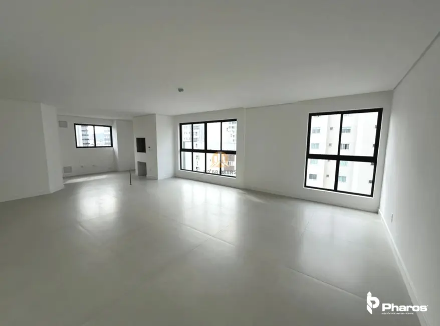 Apartamento com 3 quartos à venda, 112m2 em Centro, Balneario Camboriu - SC - imagem 1 Foto 1 de Apartamento com 3 quartos à venda, 112m2 em Centro, Balneario Camboriu - SC