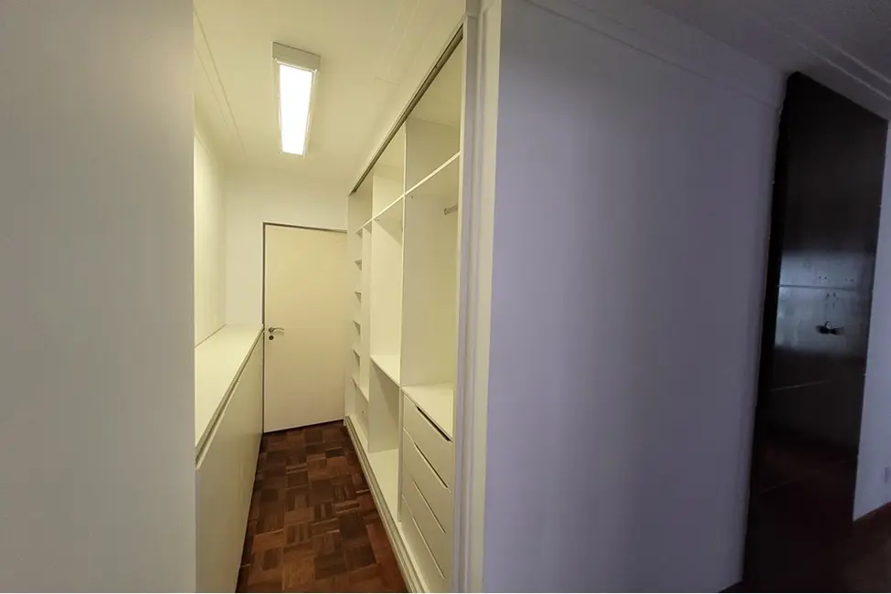 Apartamento com 3 quartos à venda, 127m2 em Moema, São Paulo - SP - imagem 9 Foto 9 de Apartamento com 3 quartos à venda, 127m2 em Moema, São Paulo - SP