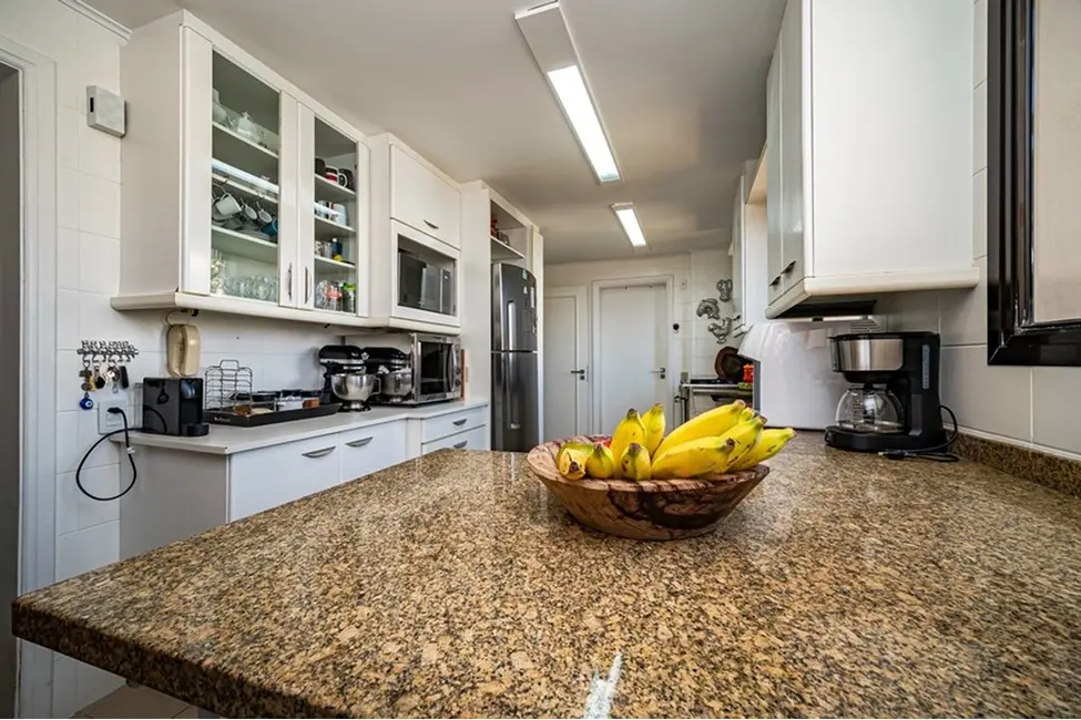 Foto 9 de Apartamento com 4 quartos à venda, 213m2 em Vila Suzana, São Paulo - SP