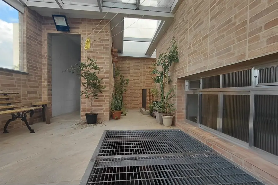 Foto 2 de Casa com 2 quartos à venda, 224m2 em Vila Guarani (Z Sul), São Paulo - SP