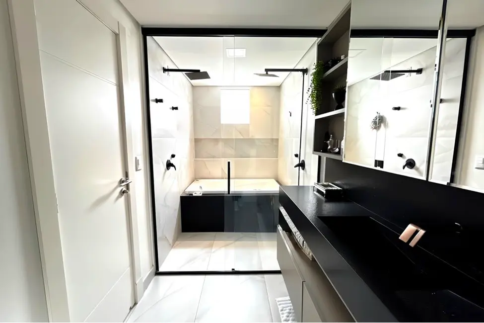 Apartamento com 3 quartos à venda, 167m2 em Centro, Balneario Camboriu - SC - imagem 4 Foto 4 de Apartamento com 3 quartos à venda, 167m2 em Centro, Balneario Camboriu - SC