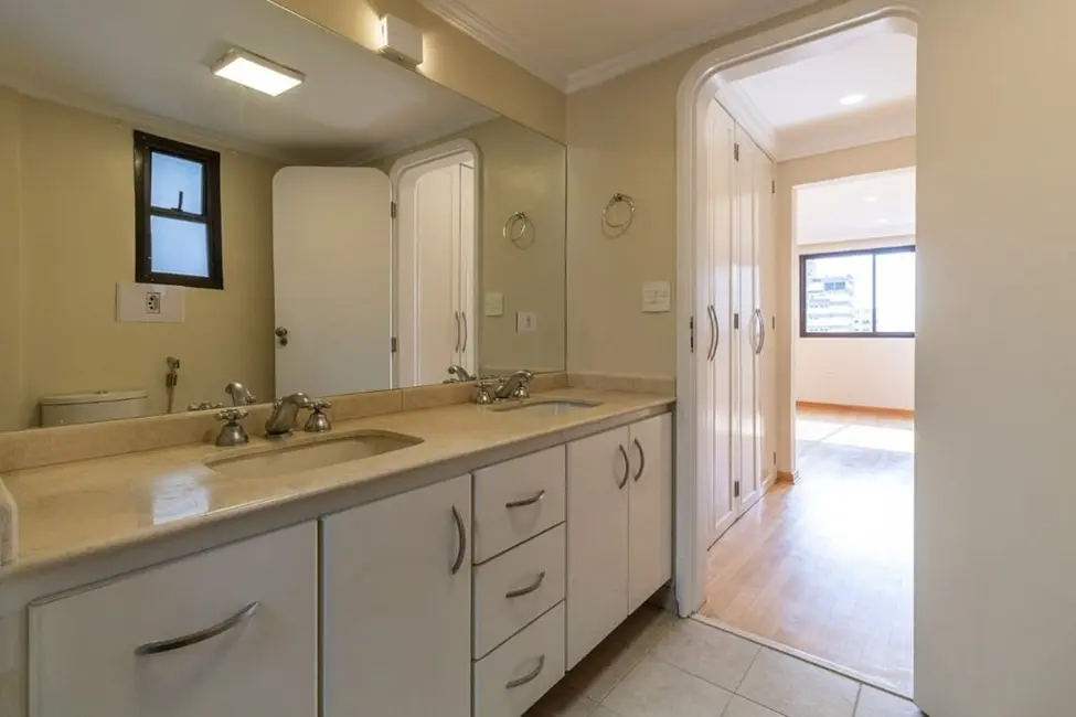 Apartamento com 3 quartos à venda, 209m2 em Itaim Bibi, São Paulo - SP - imagem 8 Foto 8 de Apartamento com 3 quartos à venda, 209m2 em Itaim Bibi, São Paulo - SP