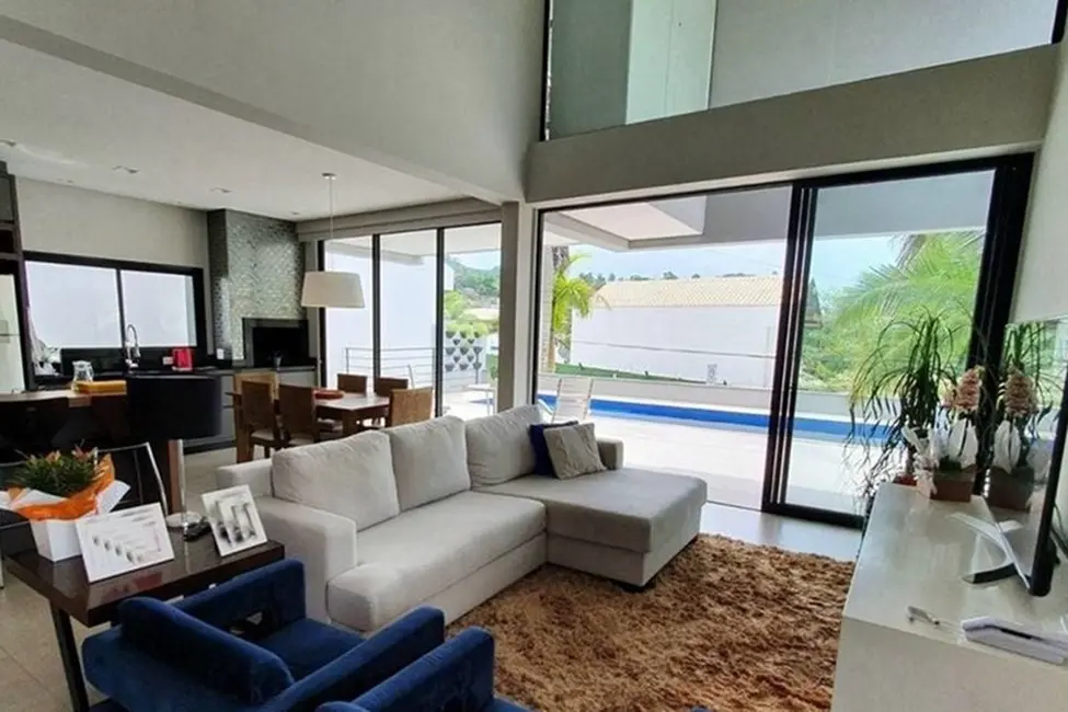 Casa de Condomínio com 3 quartos à venda, 200m2 em Ariribá, Balneario Camboriu - SC - imagem 5 Foto 5 de Casa de Condomínio com 3 quartos à venda, 200m2 em Ariribá, Balneario Camboriu - SC