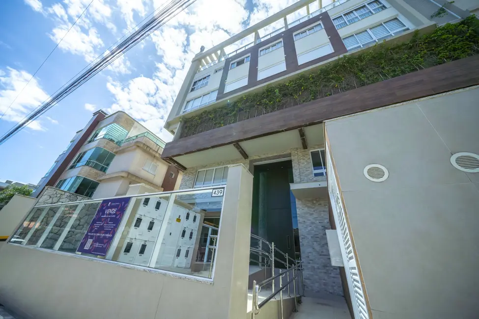 Foto 3 de Apartamento com 2 quartos à venda, 88m2 em Bombinhas - SC