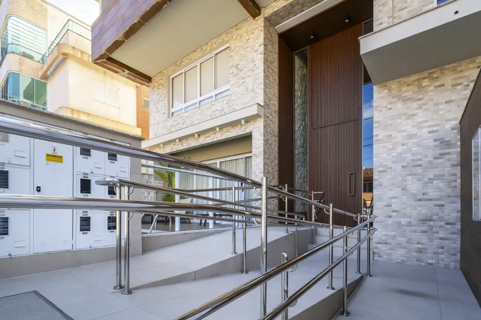 Foto 6 de Apartamento com 2 quartos à venda, 83m2 em Bombinhas - SC