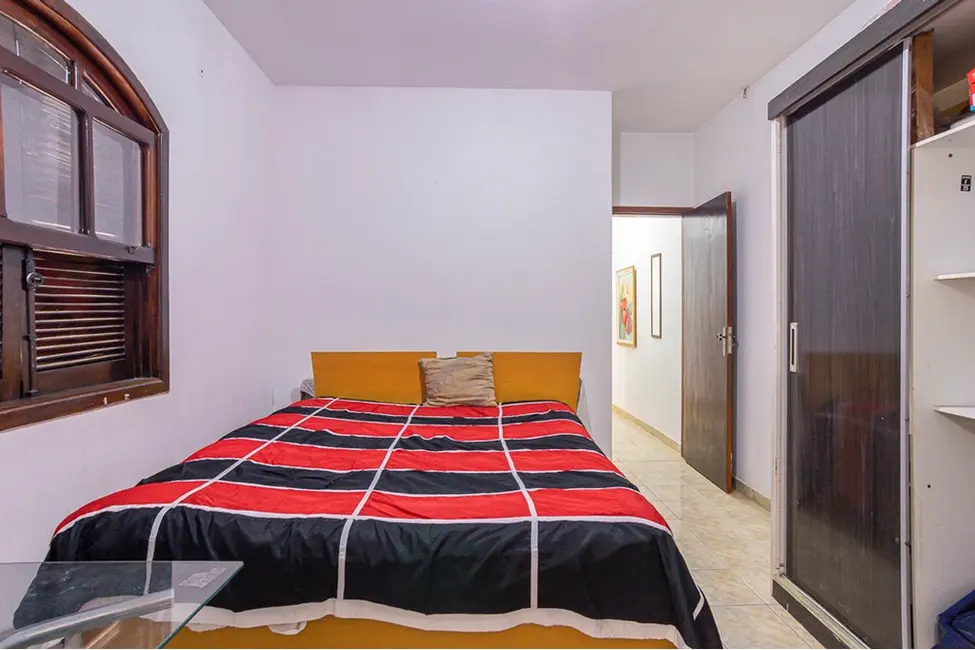 Casa com 3 quartos à venda, 147m2 em Jardim Santa Terezinha, Taboao Da Serra - SP - imagem 9 Foto 9 de Casa com 3 quartos à venda, 147m2 em Jardim Santa Terezinha, Taboao Da Serra - SP