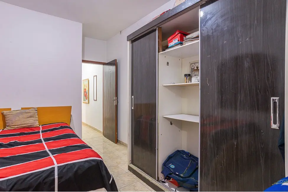 Casa com 3 quartos à venda, 147m2 em Jardim Santa Terezinha, Taboao Da Serra - SP - imagem 3 Foto 3 de Casa com 3 quartos à venda, 147m2 em Jardim Santa Terezinha, Taboao Da Serra - SP