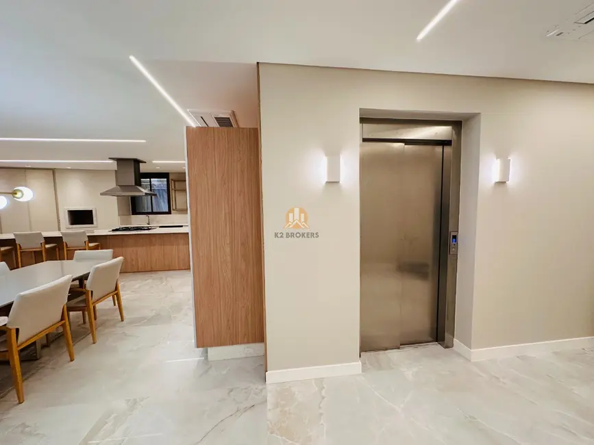 Foto 9 de Apartamento com 3 quartos à venda, 246m2 em Água Verde, Curitiba - PR