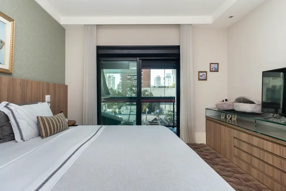 Foto 4 de Apartamento com 4 quartos à venda, 243m2 em Campo Belo, São Paulo - SP