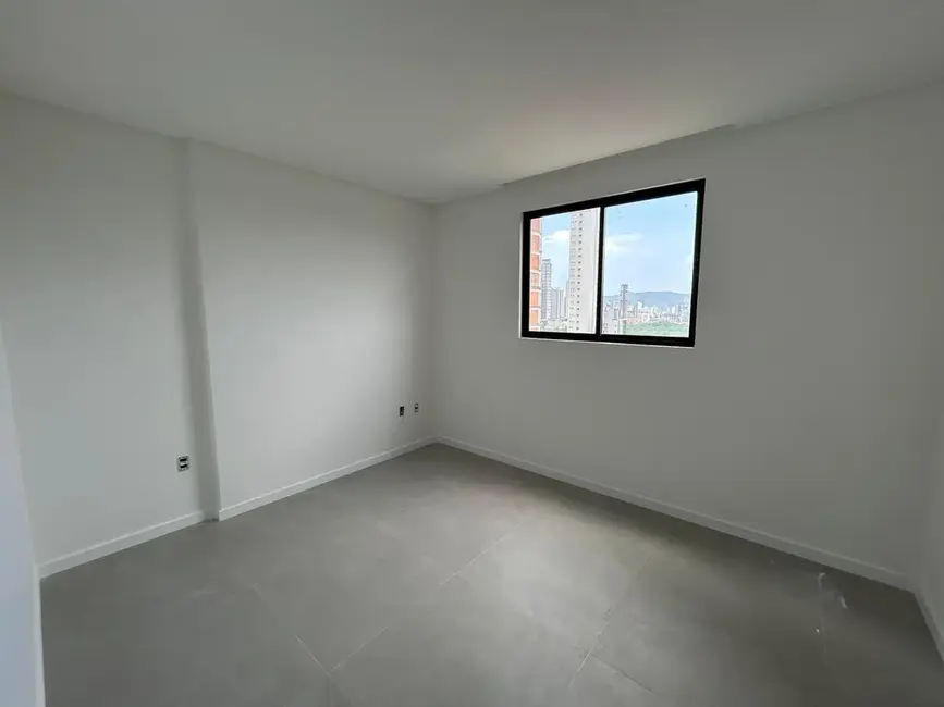 Foto 4 de Apartamento com 3 quartos à venda, 120m2 em Meia Praia, Itapema - SC