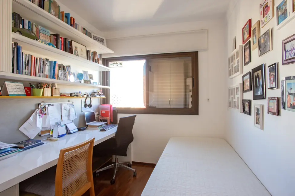 Foto 6 de Apartamento com 3 quartos à venda, 233m2 em Moema, São Paulo - SP