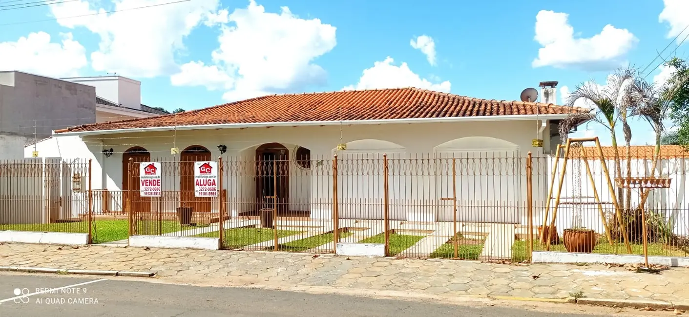 Foto 1 de Casa com 4 quartos à venda e para alugar, 300m2 em Centro, Telemaco Borba - PR