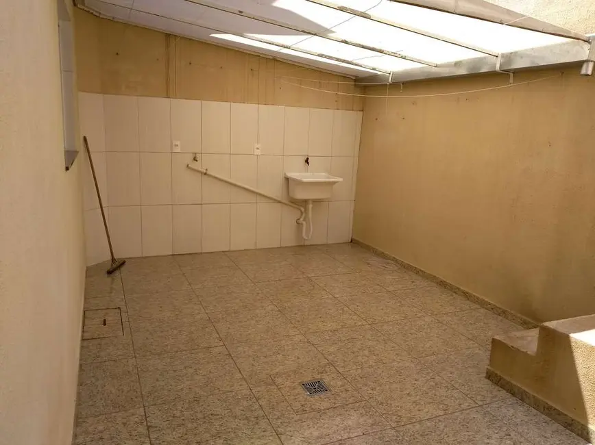 Foto 2 de Sobrado com 3 quartos para alugar, 90m2 em Alto das Oliveiras, Telemaco Borba - PR