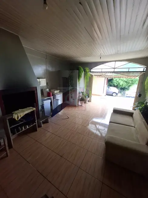 Casa com 4 quartos à venda e para alugar, 130m2 em Socomim, Telemaco Borba - PR - imagem 6 Foto 6 de Casa com 4 quartos à venda e para alugar, 130m2 em Socomim, Telemaco Borba - PR