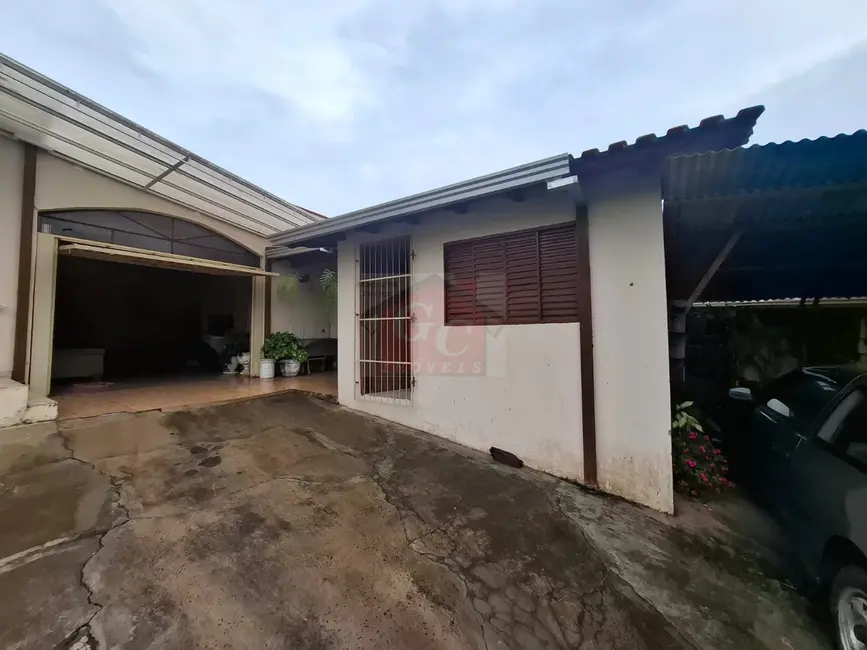 Casa com 4 quartos à venda e para alugar, 130m2 em Socomim, Telemaco Borba - PR - imagem 2 Foto 2 de Casa com 4 quartos à venda e para alugar, 130m2 em Socomim, Telemaco Borba - PR