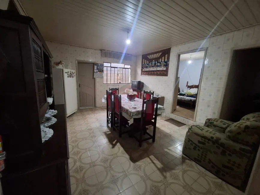 Casa com 4 quartos à venda e para alugar, 130m2 em Socomim, Telemaco Borba - PR - imagem 4 Foto 4 de Casa com 4 quartos à venda e para alugar, 130m2 em Socomim, Telemaco Borba - PR