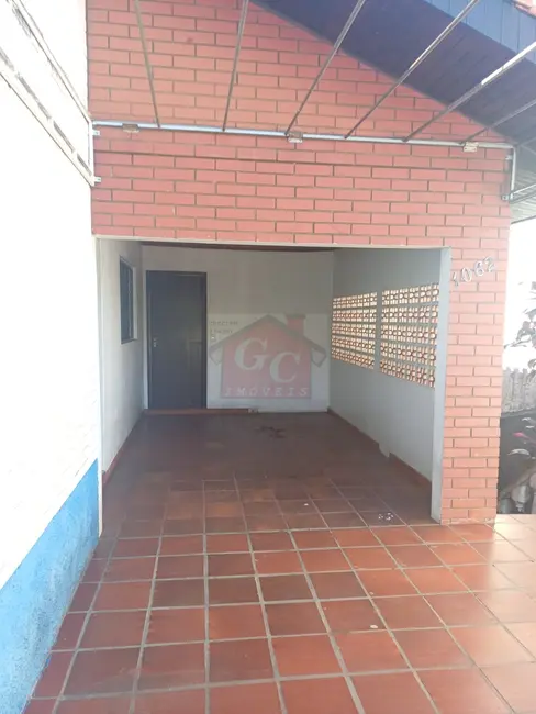 Casa com 2 quartos para alugar, 60m2 em Alto das Oliveiras, Telemaco Borba - PR - imagem 6 Foto 6 de Casa com 2 quartos para alugar, 60m2 em Alto das Oliveiras, Telemaco Borba - PR