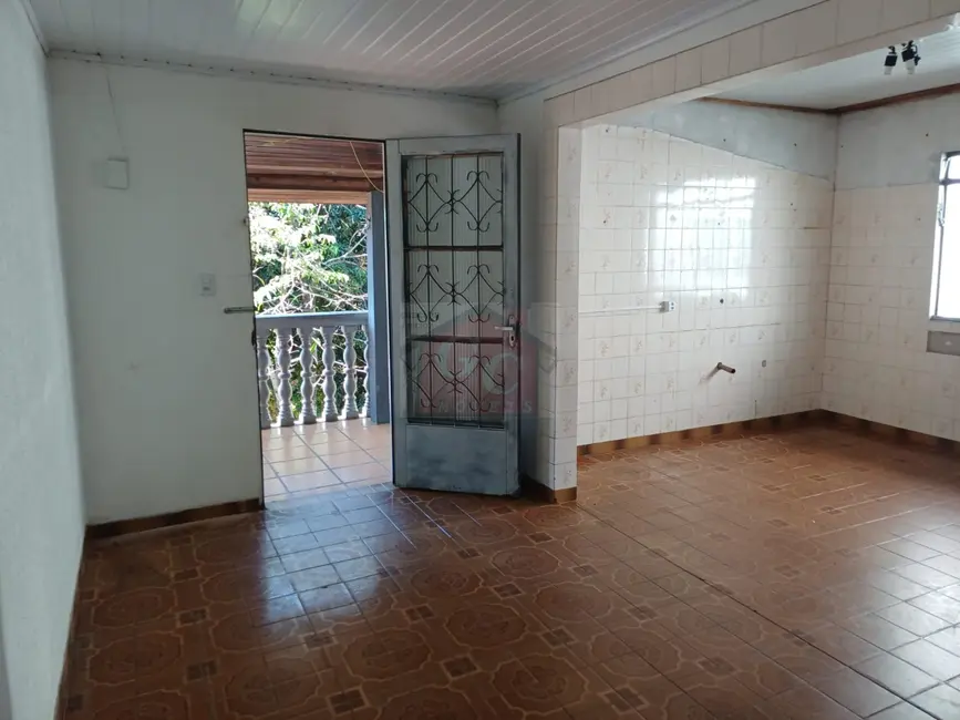 Casa com 2 quartos para alugar, 60m2 em Alto das Oliveiras, Telemaco Borba - PR - imagem 4 Foto 4 de Casa com 2 quartos para alugar, 60m2 em Alto das Oliveiras, Telemaco Borba - PR