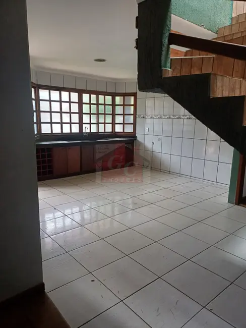 Sobrado com 3 quartos à venda, 270m2 em Centro, Telemaco Borba - PR - imagem 3 Foto 3 de Sobrado com 3 quartos à venda, 270m2 em Centro, Telemaco Borba - PR