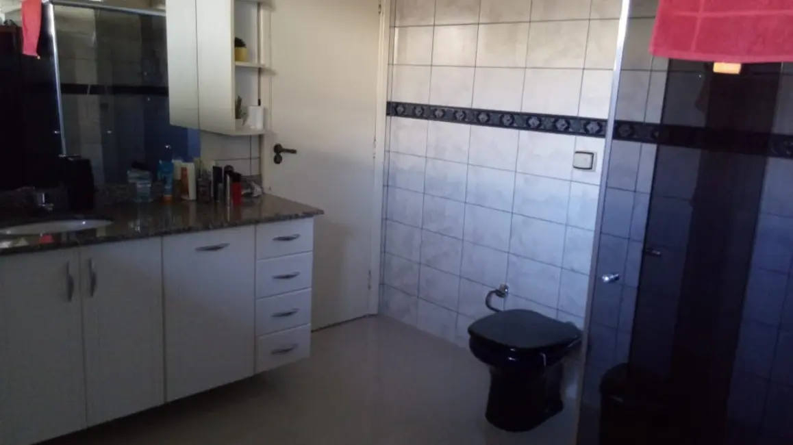 Casa com 3 quartos à venda, 150m2 em Centro, Telemaco Borba - PR - imagem 8 Foto 8 de Casa com 3 quartos à venda, 150m2 em Centro, Telemaco Borba - PR