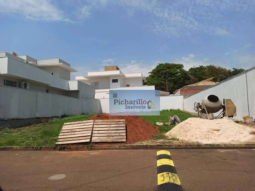 Foto 1 de Terreno / Lote à venda, 302m2 em Sao Carlos - SP
