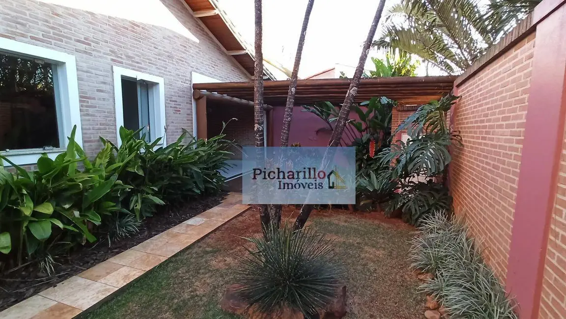 Casa com 3 quartos à venda, 675m2 em Jardim São Carlos, Sao Carlos - SP - imagem 4 Foto 4 de Casa com 3 quartos à venda, 675m2 em Jardim São Carlos, Sao Carlos - SP