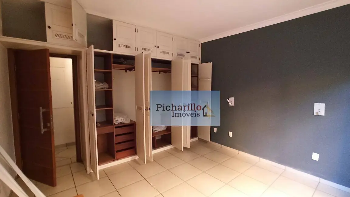 Casa com 3 quartos à venda, 675m2 em Jardim São Carlos, Sao Carlos - SP - imagem 9 Foto 9 de Casa com 3 quartos à venda, 675m2 em Jardim São Carlos, Sao Carlos - SP