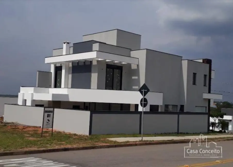 Casa de Condomínio com 3 quartos à venda, 284m2 em Iporanga, Sorocaba - SP - imagem 4 Foto 4 de Casa de Condomínio com 3 quartos à venda, 284m2 em Iporanga, Sorocaba - SP
