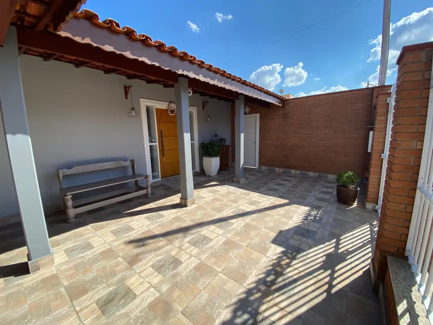 Foto 4 de Casa com 3 quartos à venda, 406m2 em Jardim Celani, Salto - SP