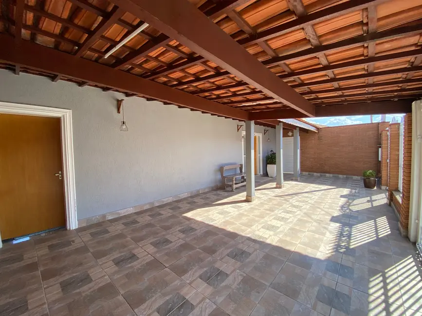 Foto 3 de Casa com 3 quartos à venda, 406m2 em Jardim Celani, Salto - SP