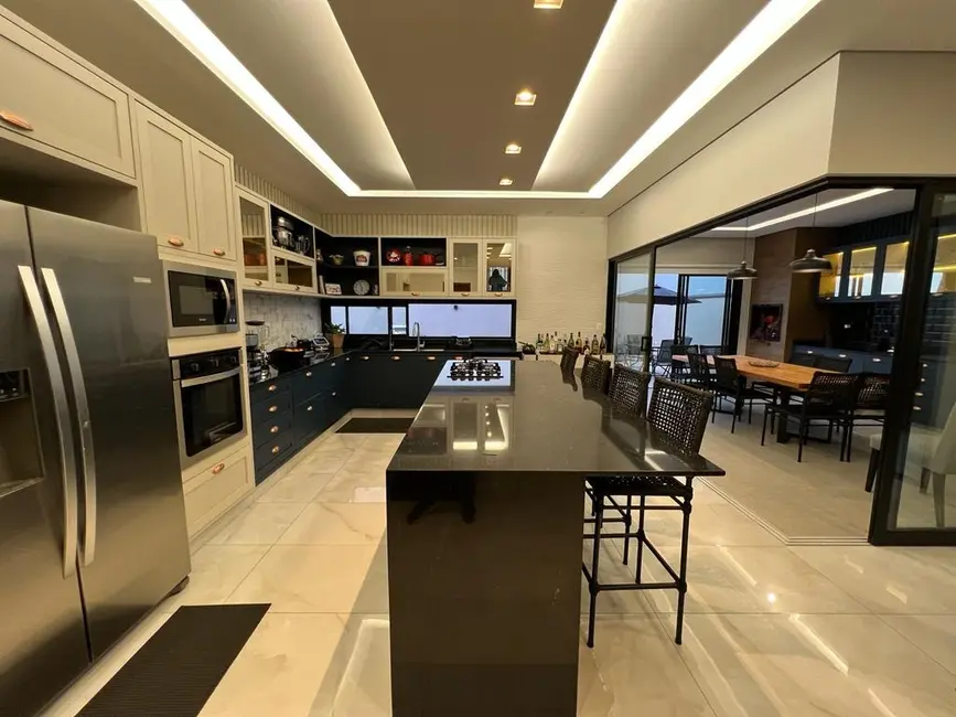 Casa de Condomínio com 3 quartos à venda, 258m2 em Indaiatuba - SP - imagem 4 Foto 4 de Casa de Condomínio com 3 quartos à venda, 258m2 em Indaiatuba - SP