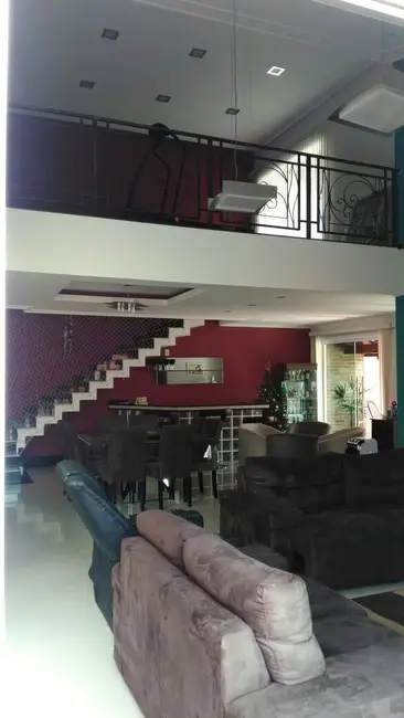 Foto 3 de Casa com 2 quartos à venda, 210m2 em Jardim Celani, Salto - SP