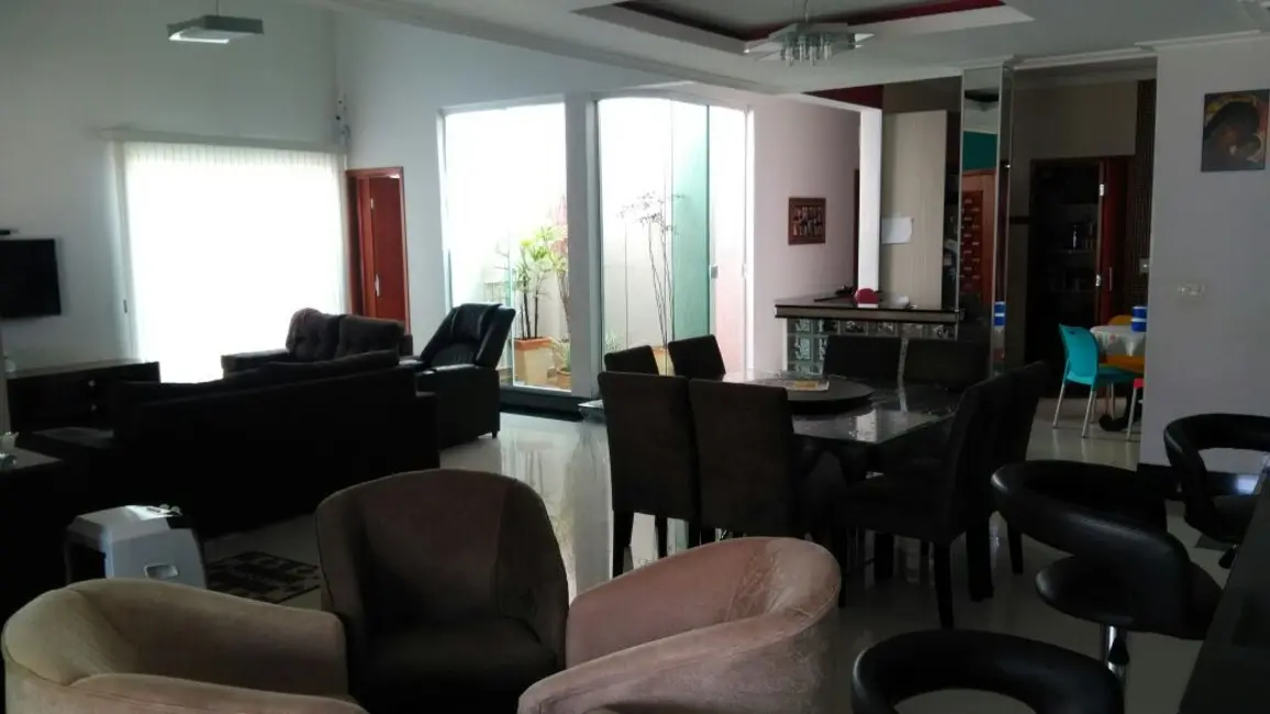 Foto 4 de Casa com 2 quartos à venda, 210m2 em Jardim Celani, Salto - SP